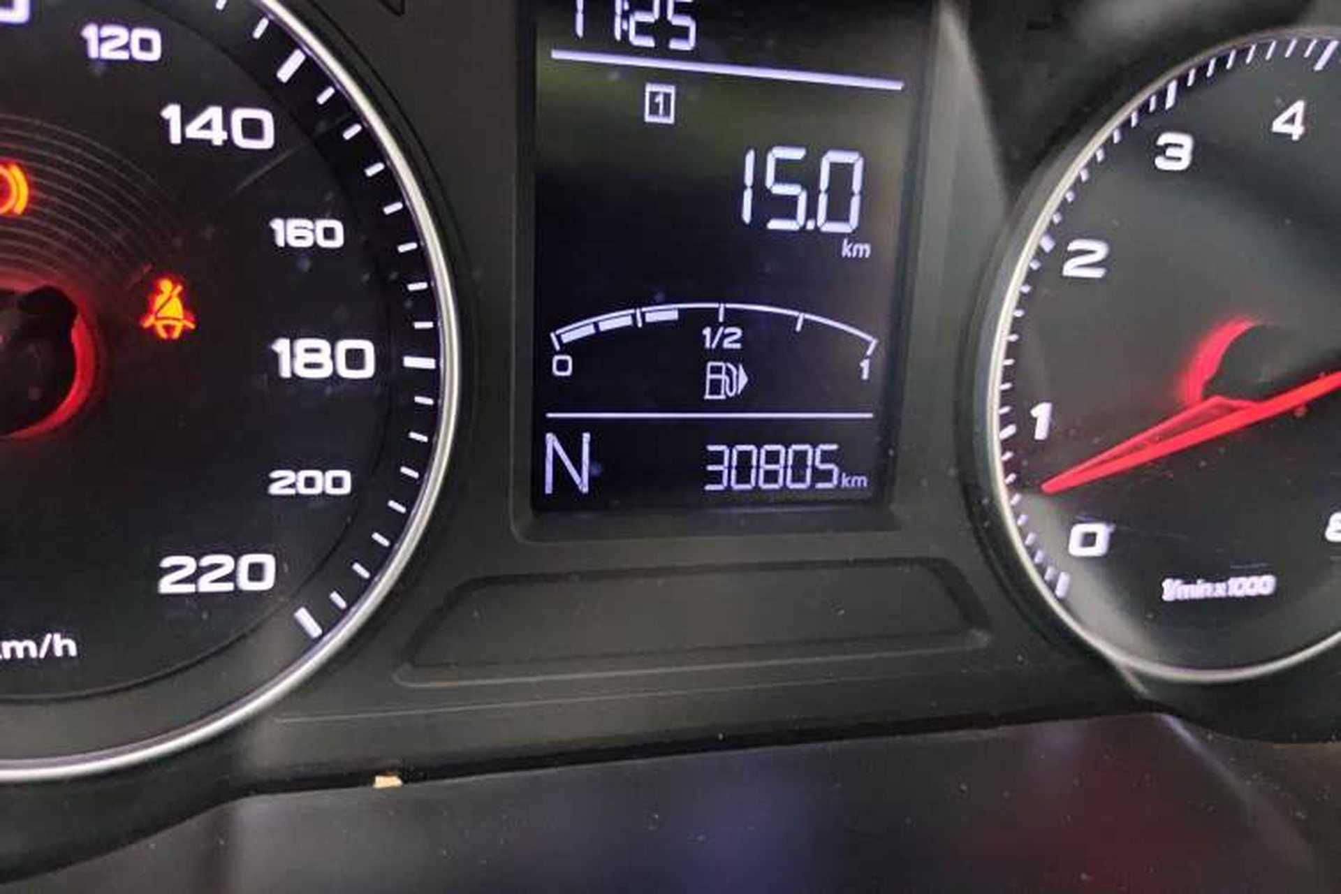 Used MG ZS 2018 1.5L Automatic Luxury Edition China V Standard Odometer Close Up