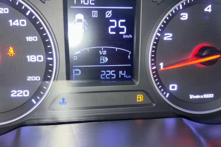 Used MG ZS 2018 1.5L Automatic Luxury Edition China V Standard Odometer Close Up