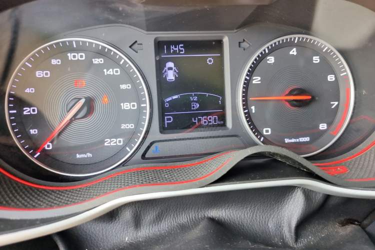 Used MG ZS 2018 1.5L Automatic Luxury Edition China V Standard Odometer Close Up