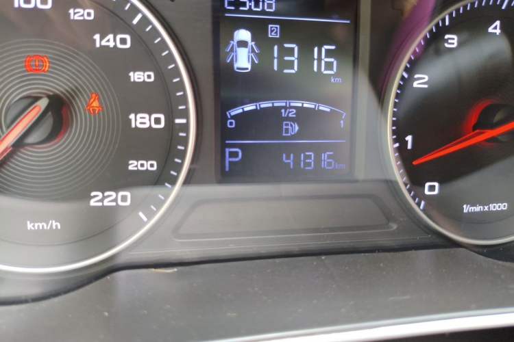 Used MG ZS 2018 1.5L Automatic Luxury Edition China V Standard Odometer Close Up