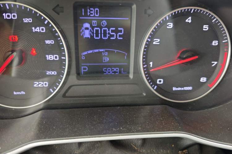 Used MG ZS 2018 1.5L Automatic Luxury Edition China V Standard Odometer Close Up