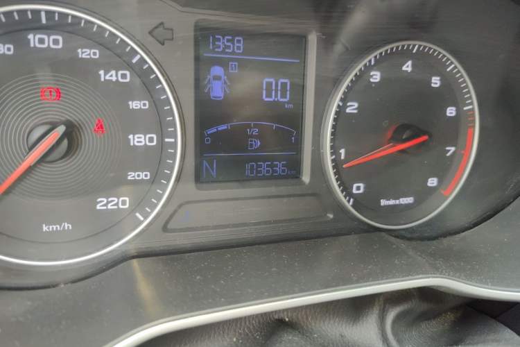 Used MG ZS 2018 1.5L Automatic Luxury Edition China V Standard Odometer Close Up