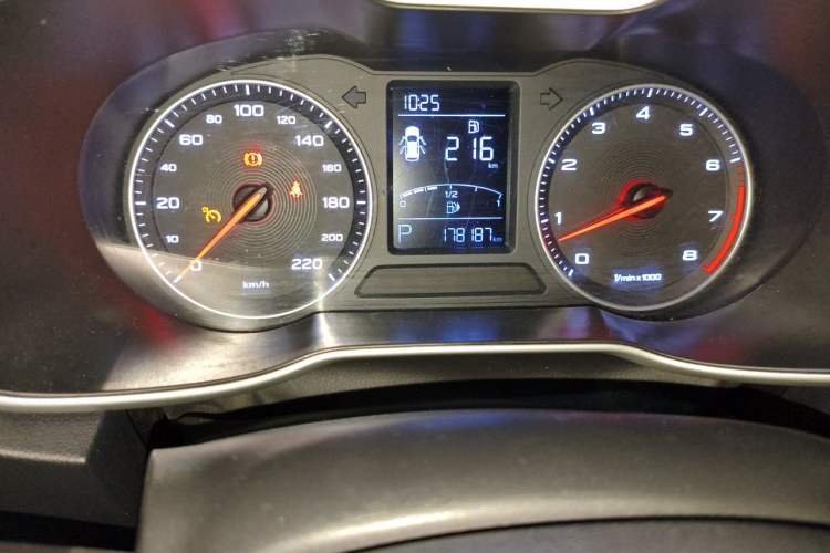 Used MG ZS 2018 1.5L Automatic Luxury Edition China V Standard Odometer Close Up