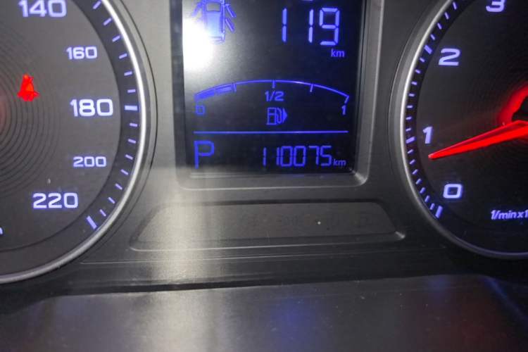 Used MG ZS 2018 1.5L Automatic Luxury Edition China V Standard Odometer Close Up