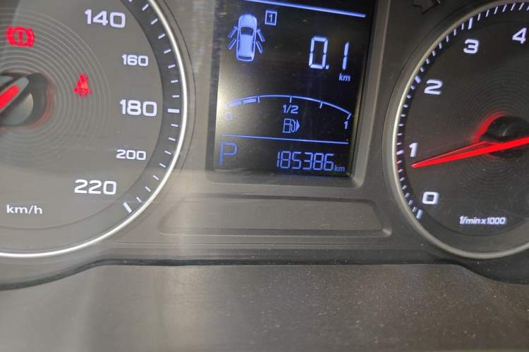 Used MG ZS 2018 1.5L Automatic Luxury Edition China V Standard Odometer Close Up