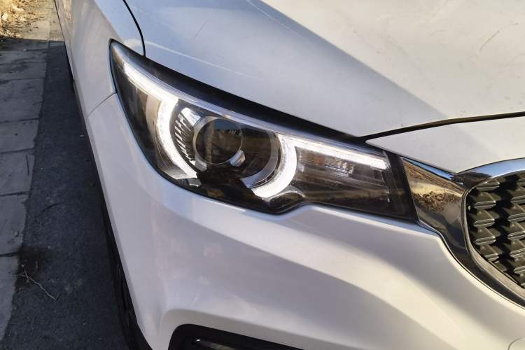 Used MG ZS 2018 1.5L Automatic Luxury Edition China V Standard Right Front Headlight