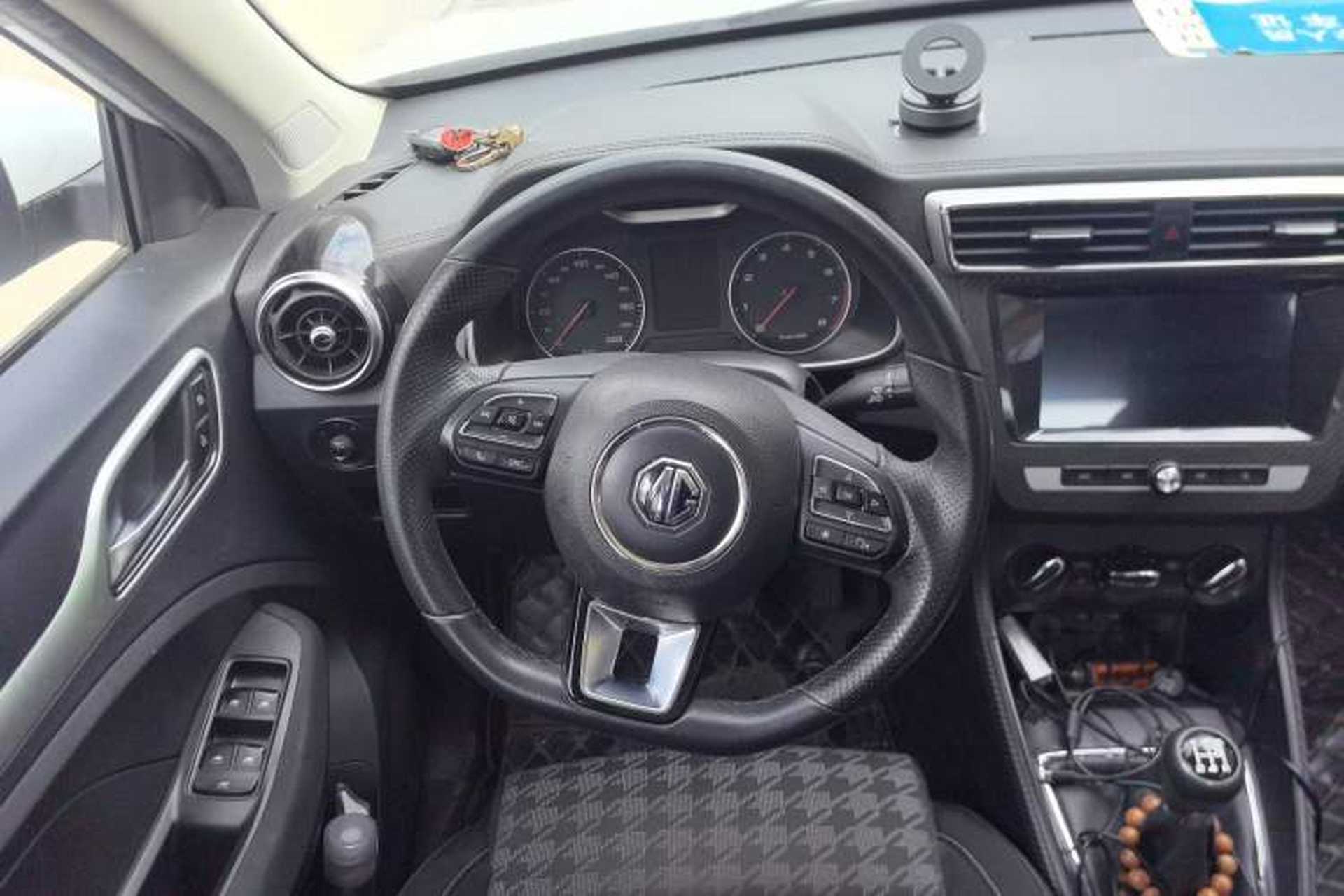 Used MG ZS 2018 1.5L Manual 65-inch Giant-Screen Sunroof Version China V Standard Steering Wheel