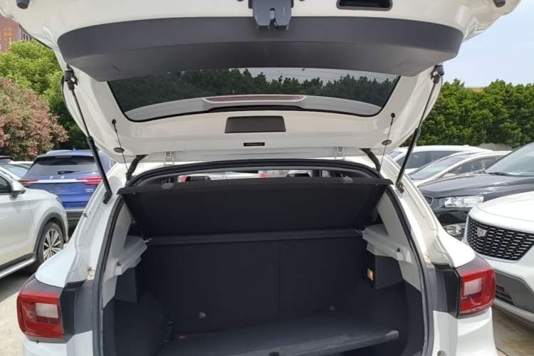 Used MG ZS 2018 1.5L Automatic Luxury Edition China V Standard Trunk