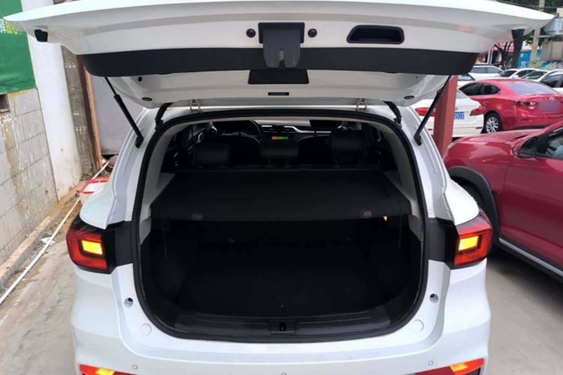 Used MG ZS 2018 1.5L Automatic Luxury Edition China V Standard Trunk