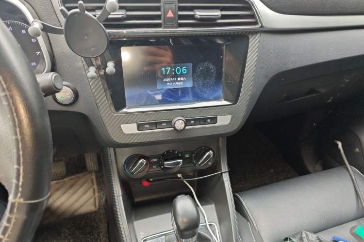 Used MG ZS 2018 1.5L Automatic Elite Edition China V Standard Audio And AC Panel
