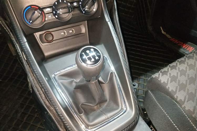 Used MG ZS 2019 1.5L Manual Global Comfort Edition China VI Standard Gear Lever