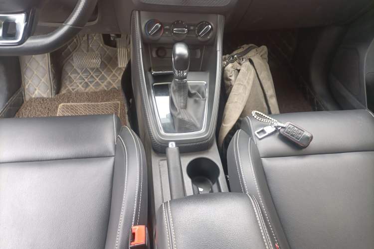 Used MG ZS 2019 1.5L Automatic Global Luxury Edition China VI Standard Gear Lever
