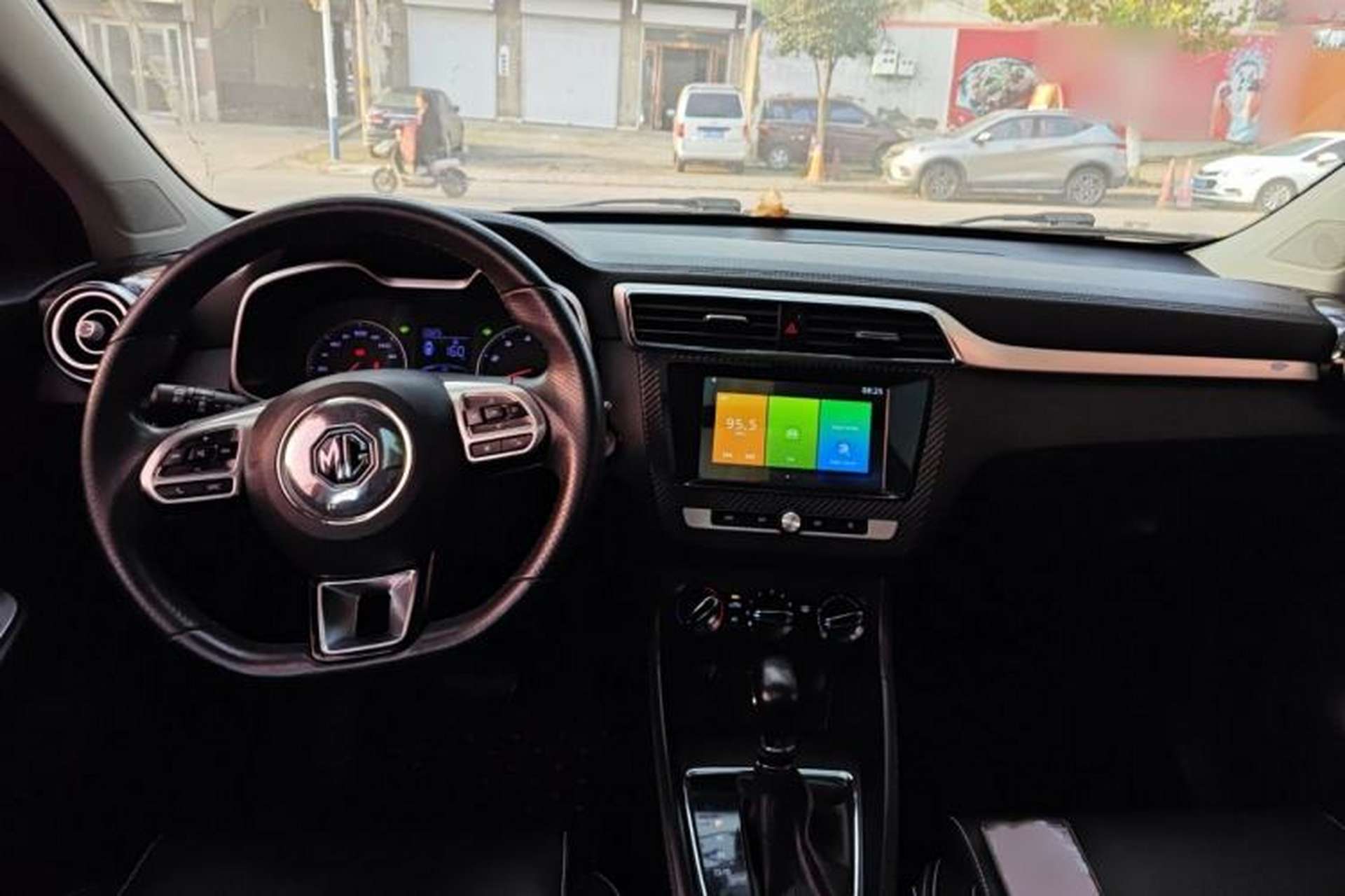 Used MG ZS 2019 1.5L Automatic Global Luxury Edition China VI Standard Interior 2