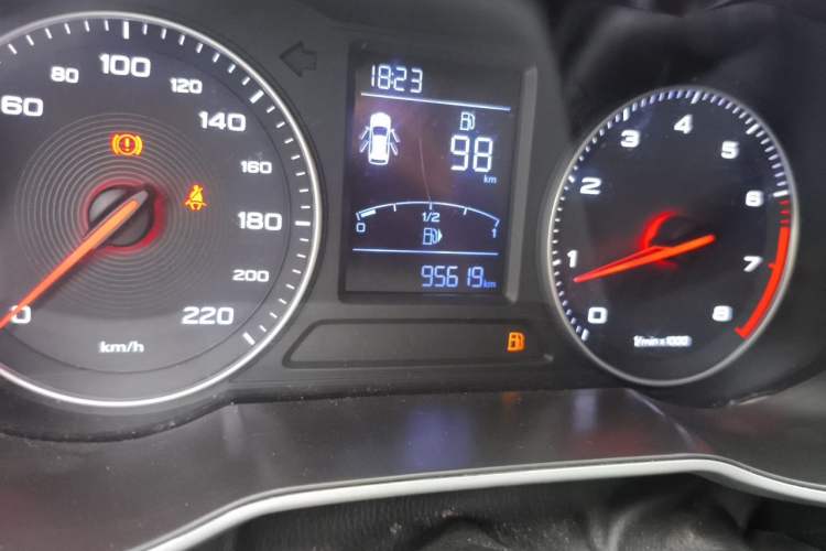 Used MG ZS 2019 1.5L Manual Global Luxury Edition China VI Standard Odometer Close Up