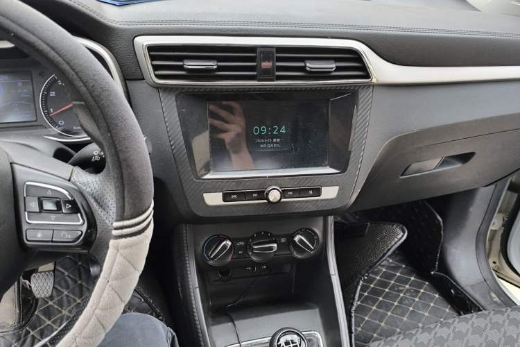 Used MG ZS 2019 1.5L Manual Global Comfort Edition China VI Standard Audio And AC Panel