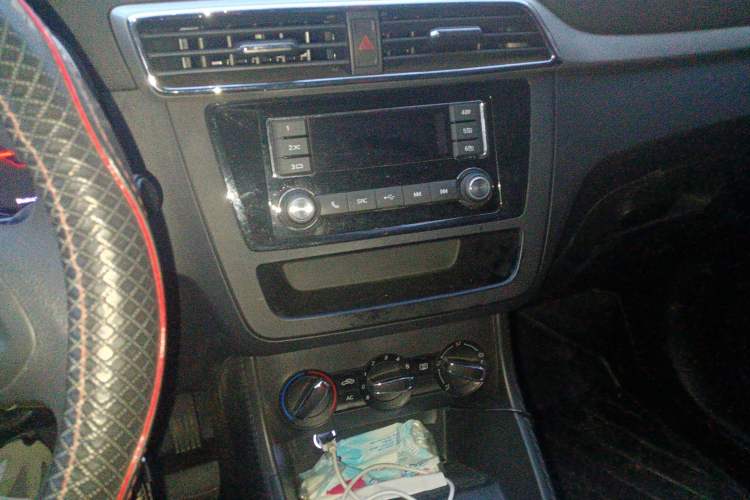 Used MG ZS 2019 1.5L Manual Global Style Edition China VI compliant Audio And AC Panel