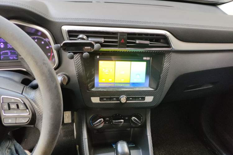 Used MG ZS 2019 1.5L Automatic Global Elite Edition China VI Standard Audio And AC Panel