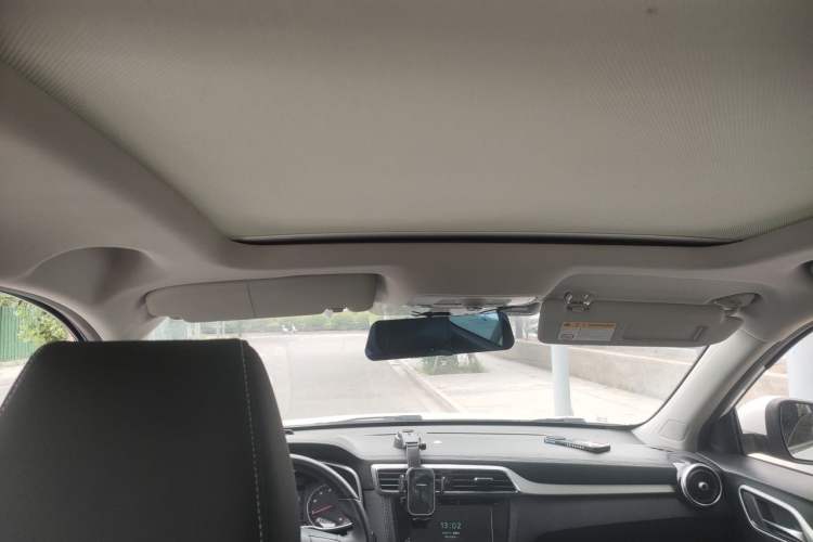 Used MG ZS 2019 1.5L Automatic Global Luxury Edition China VI Standard Headliner