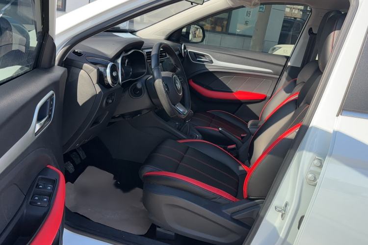 Used MG ZS 2019 1.5L Manual 65-inch Giant-Sized Sunroof Global Edition China VI Standard Interior 1