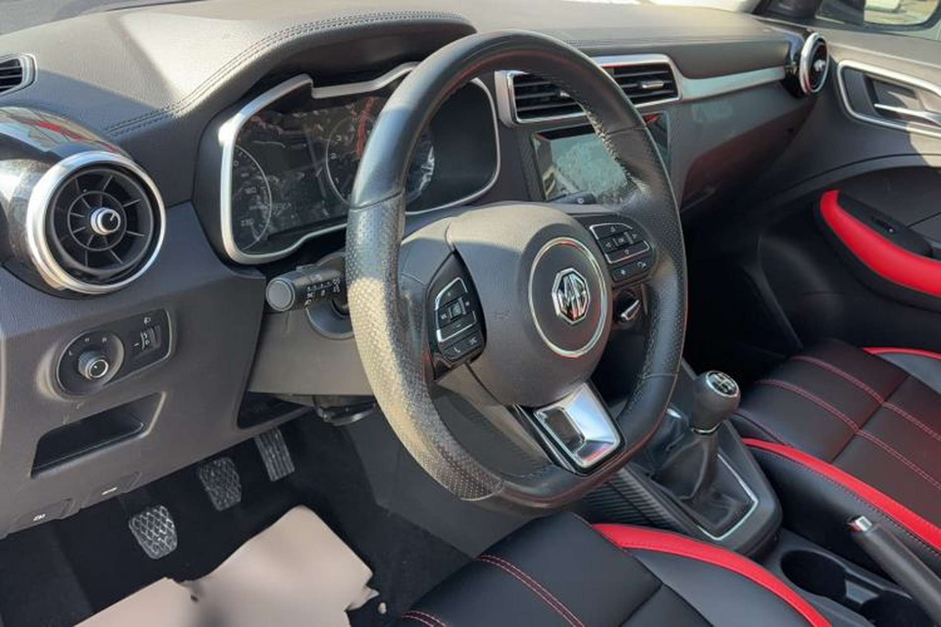Used MG ZS 2019 1.5L Manual 65-inch Giant-Sized Sunroof Global Edition China VI Standard Interior 2