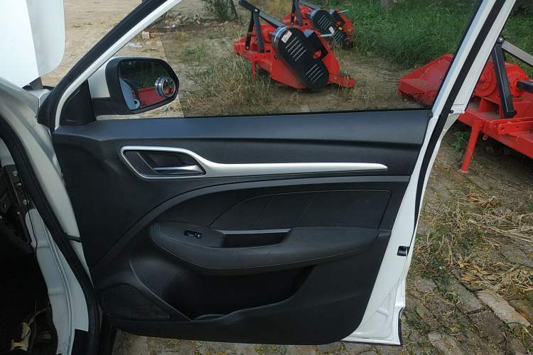 Used MG ZS 2019 1.5L Manual 65-inch Giant-Sized Sunroof Global Edition China VI Standard Interior 2