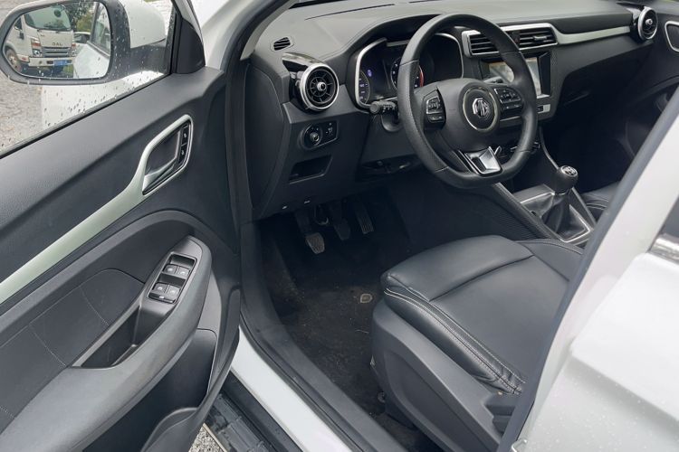Used MG ZS 2019 1.5L Manual 65-inch Giant-Sized Sunroof Global Edition China VI Standard Interior 2