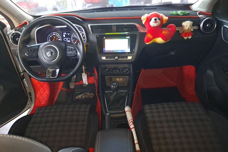 Used MG ZS 2019 1.5L Manual 65-inch Giant-Sized Sunroof Global Edition China VI Standard Interior 3