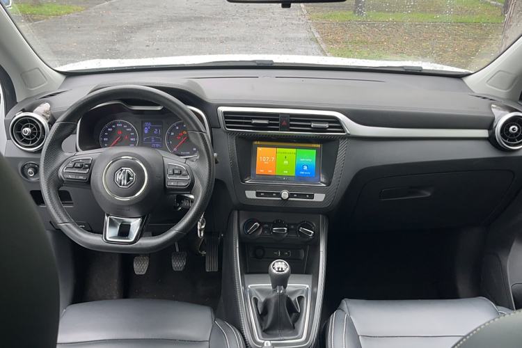 Used MG ZS 2019 1.5L Manual 65-inch Giant-Sized Sunroof Global Edition China VI Standard Interior 3