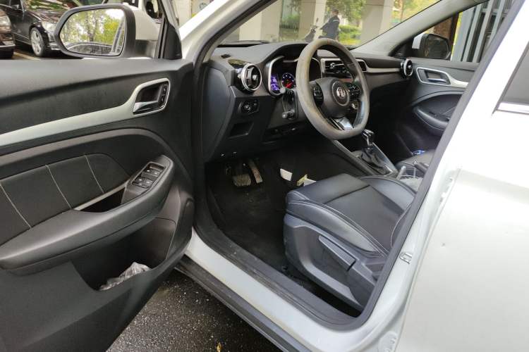 Used MG ZS 2019 1.5L Automatic Global Elite Edition China VI Standard Interior 3