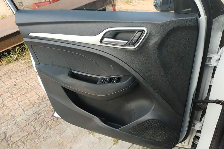Used MG ZS 2019 1.5L Manual 65-inch Giant-Sized Sunroof Global Edition China VI Standard Interior 4
