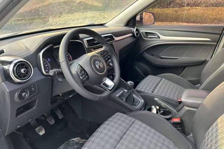 Used MG ZS 2019 1.5L Manual Global Comfort Edition China VI Standard Interior 4