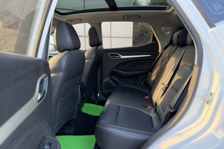 Used MG ZS 2019 1.5L Automatic Global Luxury Edition China VI Standard Interior 4