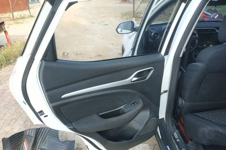 Used MG ZS 2019 1.5L Manual 65-inch Giant-Sized Sunroof Global Edition China VI Standard Interior 5