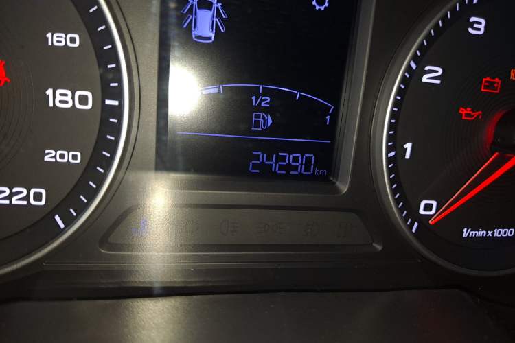 Used MG ZS 2019 1.5L Manual 65-inch Giant-Sized Sunroof Global Edition China VI Standard Odometer Close Up