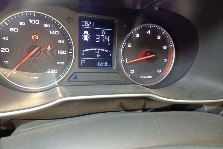 Used MG ZS 2019 1.5L Automatic Global Luxury Edition China VI Standard Odometer Close Up
