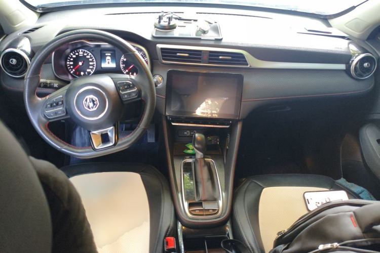 Used MG ZS 2020 180 DVVT Automatic UP Center Console