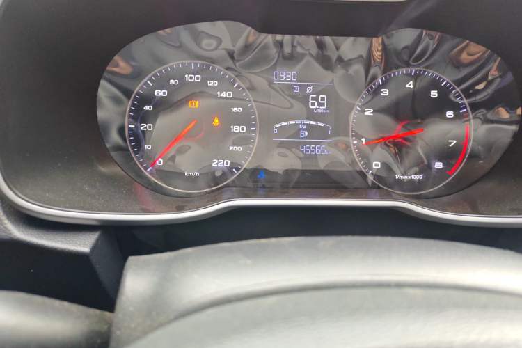 Used MG ZS 2020 Global Bestseller with 1.5L Engine Manual Transmission and a Massive 65-Inch Panoramic Sunroof Version Odometer Close Up