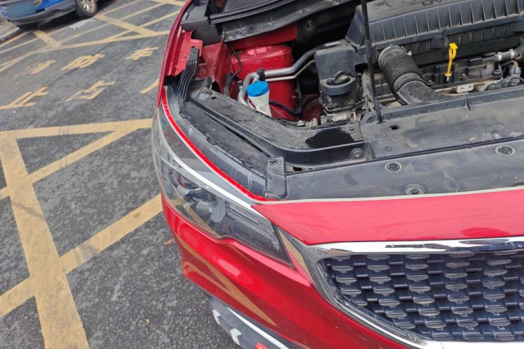 Used MG ZS 2020 Global Bestseller with 1.5L Engine Manual Transmission and a Massive 65-Inch Panoramic Sunroof Version Right Front Headlight