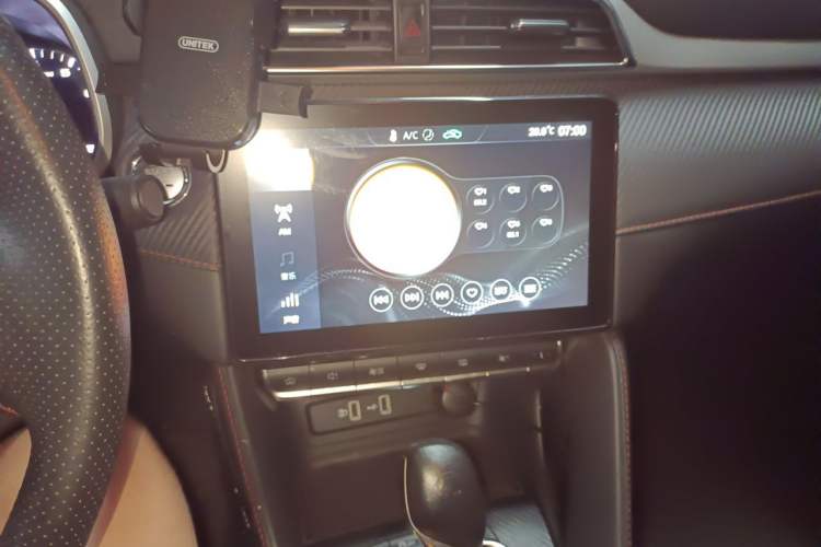 Used MG ZS 2020 180 DVVT Automatic Lite Audio And AC Panel