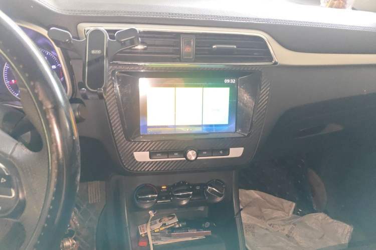 Used MG ZS 2020 Global Bestseller 1.5L Manual Comfort Edition Audio And AC Panel