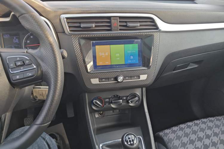 Used MG ZS 2020 Global Bestseller with 1.5L Engine Manual Transmission and a Massive 65-Inch Panoramic Sunroof Version Audio And AC Panel