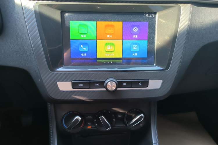 Used MG ZS 2020 Global Bestseller 1.5L Manual Comfort Edition Audio And AC Panel