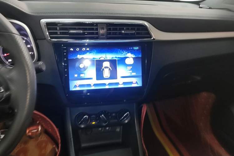 Used MG ZS 2020 Global Bestseller with 1.5L Engine Manual Transmission and a Massive 65-Inch Panoramic Sunroof Version Audio And AC Panel