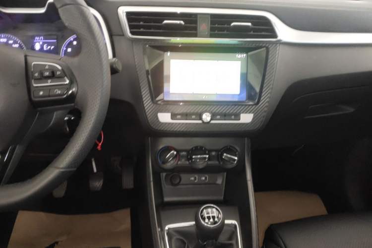 Used MG ZS 2020 Global Bestseller with 1.5L Engine Manual Transmission and a Massive 65-Inch Panoramic Sunroof Version Audio And AC Panel