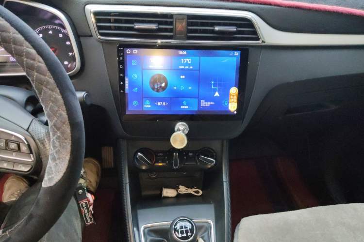Used MG ZS 2020 Global Bestseller with 1.5L Engine Manual Transmission and a Massive 65-Inch Panoramic Sunroof Version Audio And AC Panel
