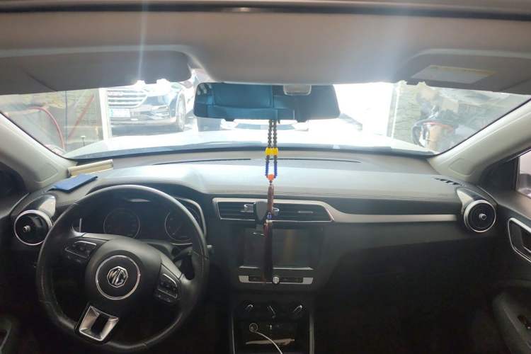Used MG ZS 2020 Global Bestseller with 1.5L Engine Manual Transmission and a Massive 65-Inch Panoramic Sunroof Version Center Console