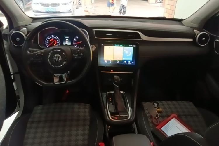 Used MG ZS 2020 180 DVVT Automatic UP Center Console