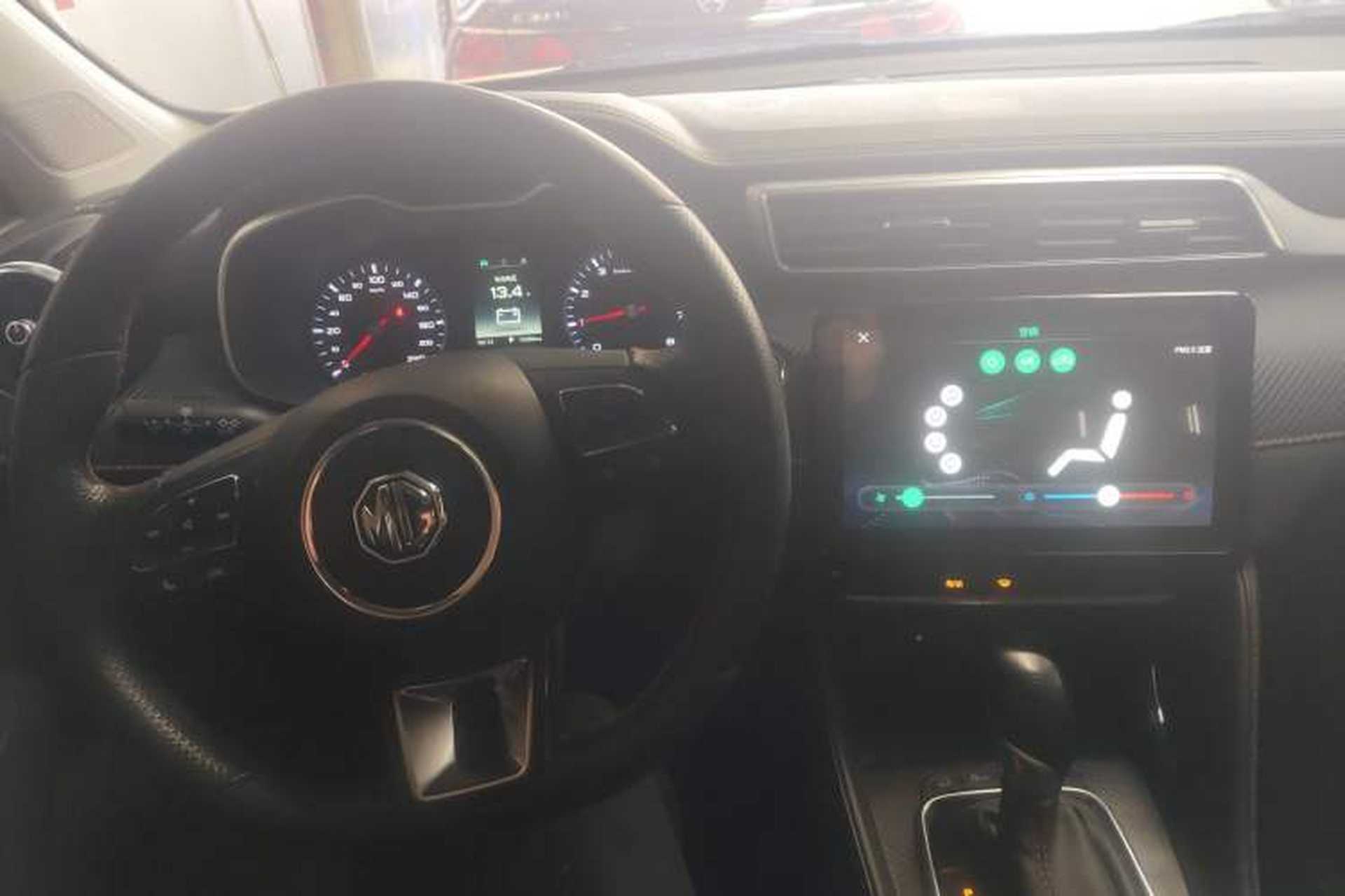 Used MG ZS 2020 180 DVVT Automatic UP Center Console