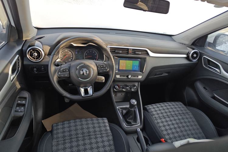 Used MG ZS 2020 Global Bestseller with 1.5L Engine Manual Transmission and a Massive 65-Inch Panoramic Sunroof Version Center Console