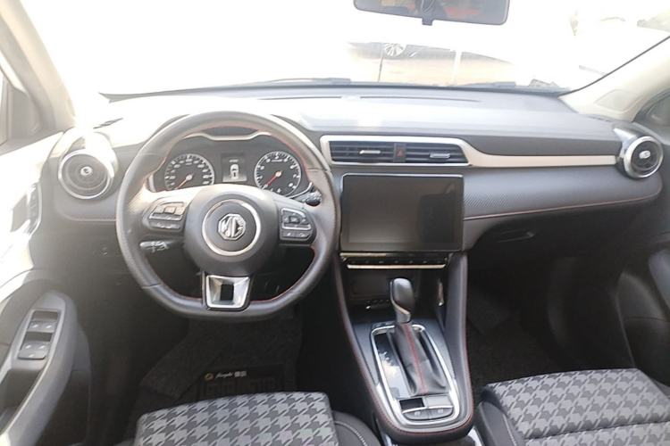 Used MG ZS 2020 180 DVVT Automatic UP Center Console